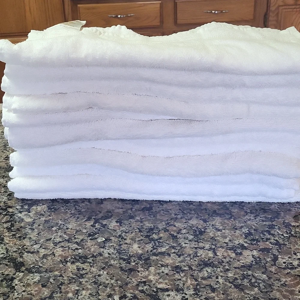 Lot of 12 hand towels preowned 100% cotton excellent condition white